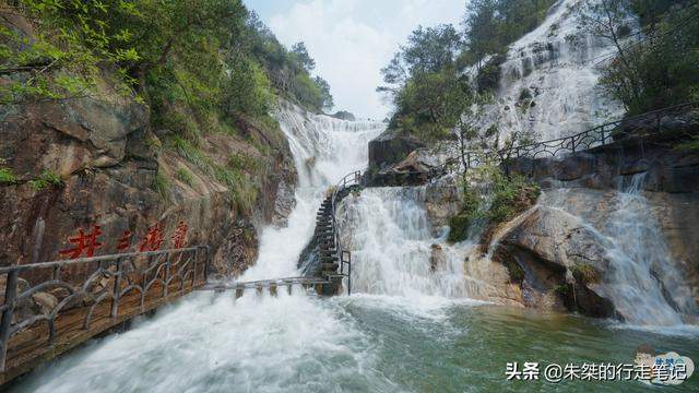 天台山大瀑布，中国最有影响力的瀑布群之一，自古以来就名闻天下