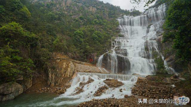 天台山大瀑布，中国最有影响力的瀑布群之一，自古以来就名闻天下