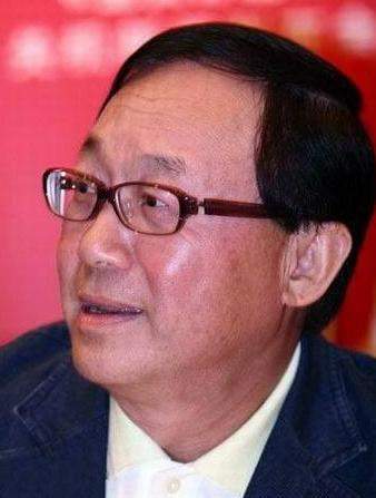 许氏3兄弟：78岁许冠文健朗，许冠英已离世，72岁许冠杰宝刀未老