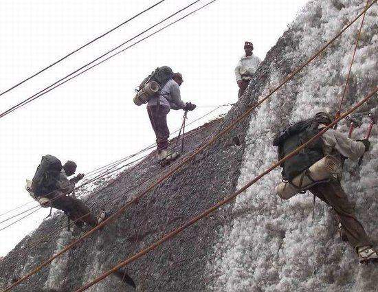 印军补给线遭破坏，前线数万士兵生存艰难引爆冲突，士兵枪杀上司