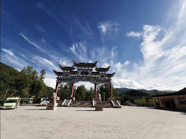 甘肃临夏松鸣岩自然风景区