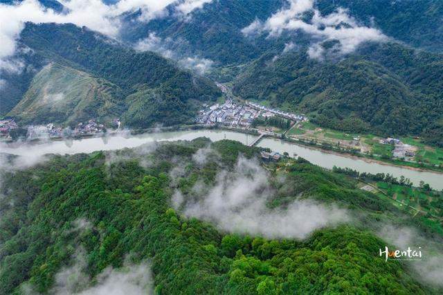 一下雨石台就成了仙境，安徽这座小县城，美景早晚藏不住