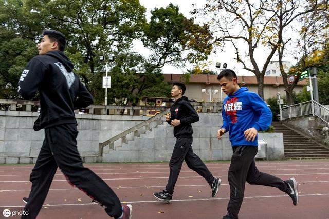 利物浦4-1大胜迎来开门红，谁来关注下国内的足球？