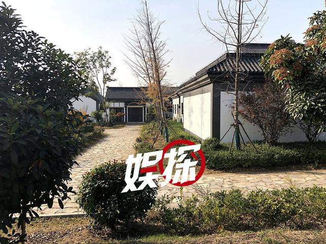 孙楠女儿就读的华夏学宫关门，别墅区杂草丛生，孙楠曾被曝住于此