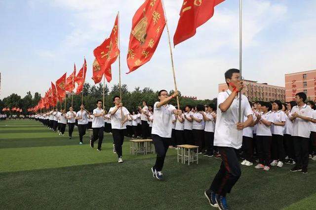 向梦想出发，高考倒计时30天衡水二中学生操场激情呐喊