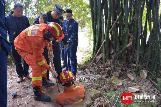 86岁老人失足坠入深井 消防冒险下井15分钟将老人救出