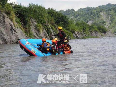 从非诚勿扰女嘉宾，到跑男麻辣教练，再到救灾志愿者：皮划艇世界冠军许亚萍临海救援12小时：