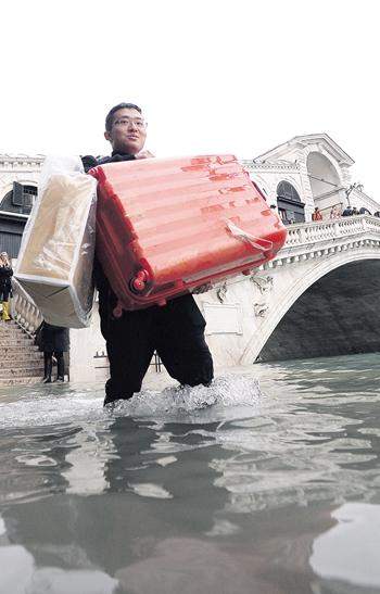 一周内迎三波洪水，威尼斯旅游业遭遇重创