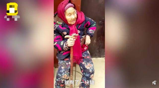 107岁妈妈给84岁女儿捎糖吃，女儿笑开花，网友：这就是幸福