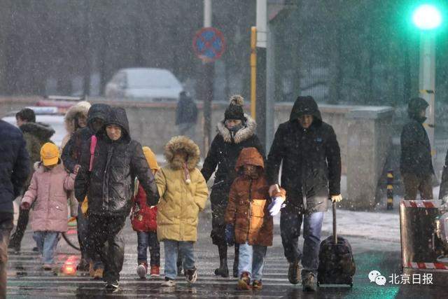 北京暴雪蓝色预警！局地积雪已达5厘米，大雪来了，大雾也来了