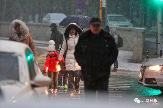 北京暴雪蓝色预警！局地积雪已达5厘米，大雪来了，大雾也来了