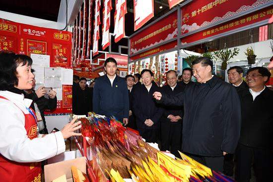 习近平春节前夕赴云南看望慰问各族干部群众