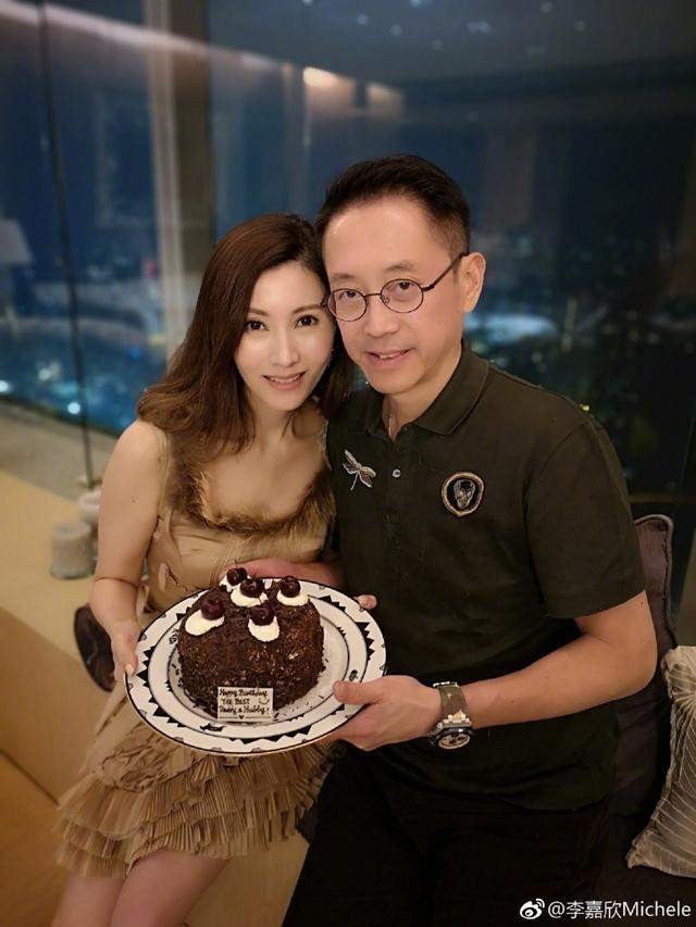 李嘉欣坐一亿游艇出海晒照引热议 34岁时身家已高达两亿