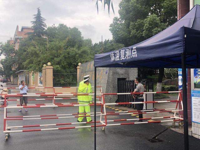 校长讲述常州小学生坠亡过程，涉事教师承认去年掌掴女孩