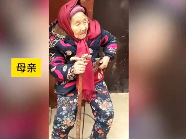 子欲养而亲不待？84岁女儿还有百岁妈妈捎糖吃，网友：好羡慕