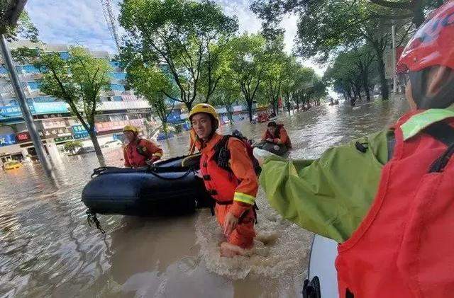 致敬台风中的你