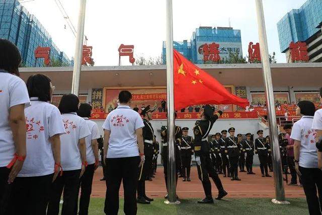 向梦想出发，高考倒计时30天衡水二中学生操场激情呐喊