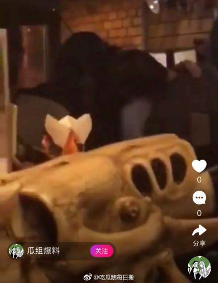 李诞回应酒吧与女子亲吻，网友质疑：难道是朋友就能这么随便？