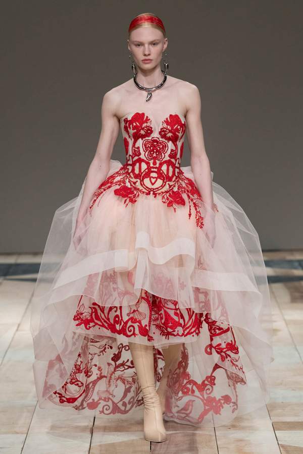 Alexander McQueen 2020年秋冬系列女装时装秀