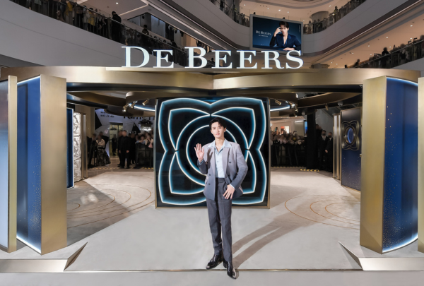 De Beers 戴比尔斯珠宝臻呈"莲花绮境"限时体验空间