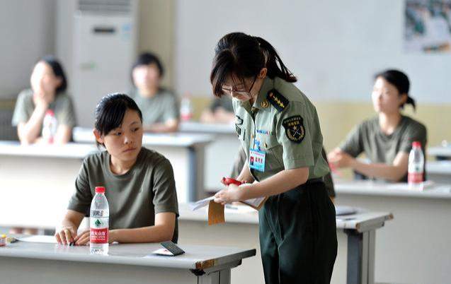 专科生参军入伍，有4条途径成长为“士官”，学生和家长须知