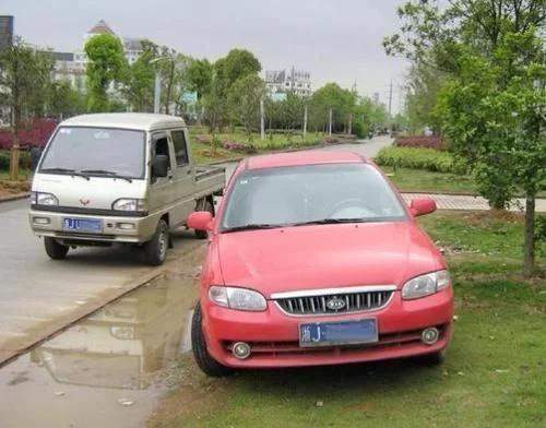 找不到停车位怎么办？交警：记住这几点，可以避免贴罚单