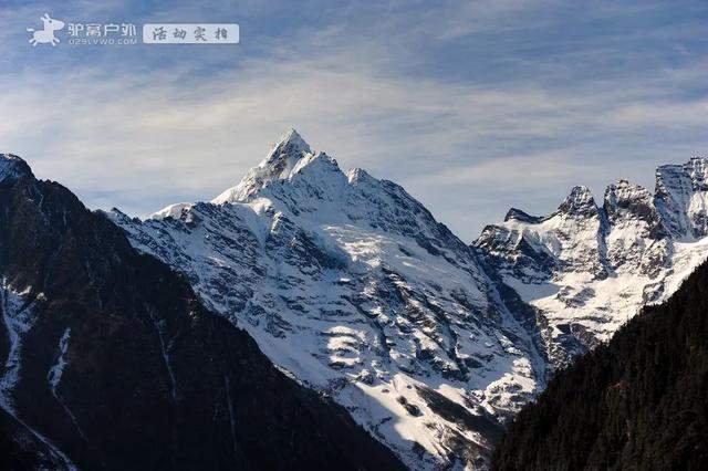 “上有天堂，下有雨崩”，以雪山湖泊相邀，共赴一场心灵远足