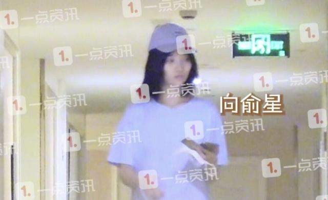 高考完就恋爱？北影新星周奇疑似恋上女偶像，被海清提醒不许恋爱