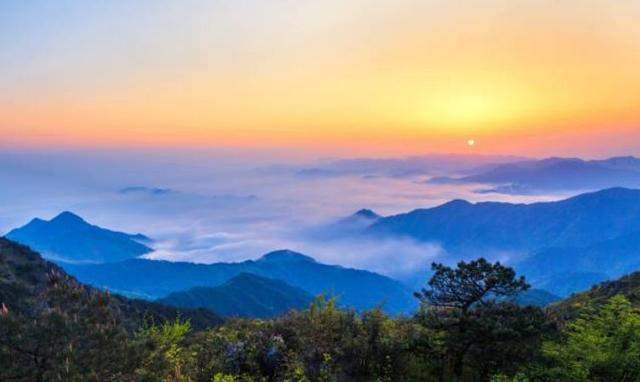 美丽的上饶五府山风景山水如画廊。