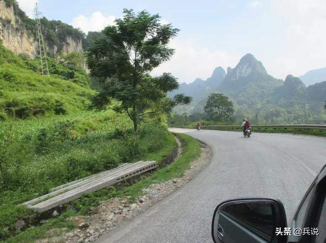 老兵重返越南，寻访昔日战场：泥巴房没变，村寨多陵墓