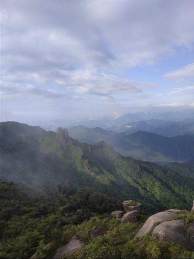 美丽的上饶五府山风景山水如画廊。