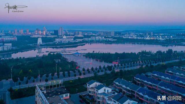 航拍锡林浩特市中心的清晨，宁静而且祥和