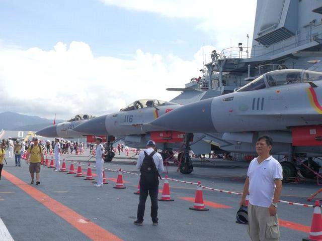 参观辽宁号航空母舰，零距离接触首艘航空母舰，超高清多图