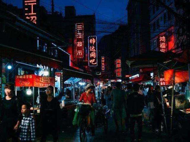 昆明最大的城中村：夜市里鱼龙混杂，被称“风情街”