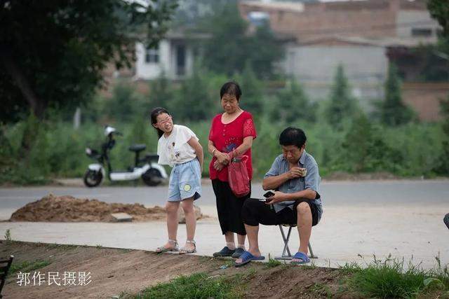 灵宝：涧口集市上的地摊儿