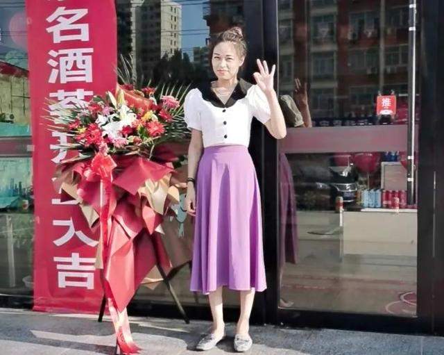 乘风破浪的店主姐姐：开京东便利名酒荟，逆势卖酒水