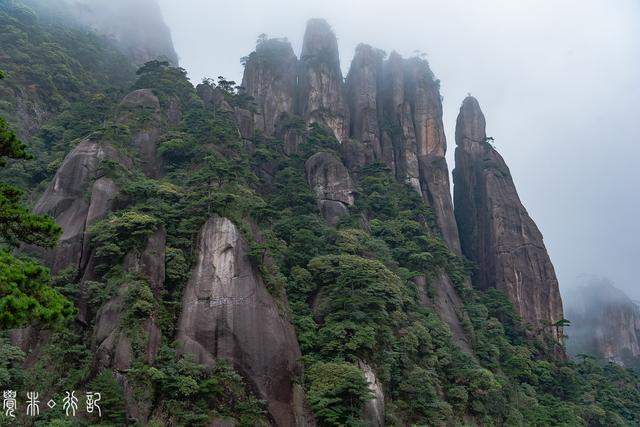 没有列入洞天福地，却以道教最高信仰命名的山，是世界自然遗产