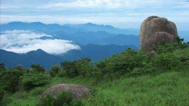 美丽的上饶五府山风景山水如画廊。