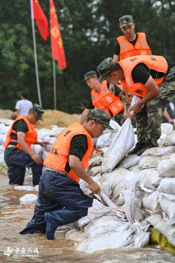 安徽望江：决战“悬河”守大堤 不让洪水越“雷池”