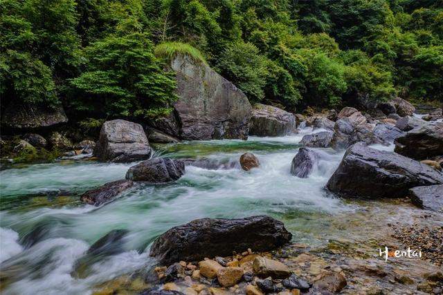 一下雨石台就成了仙境，安徽这座小县城，美景早晚藏不住