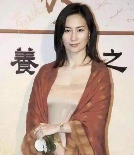 “赌后”何超琼：错过陈百强，嫁给许晋亨，如今却孤身无子女