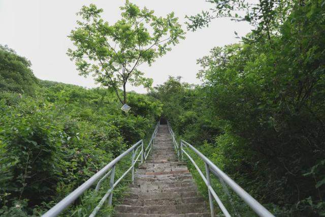 河南嵩山的景色在五岳中能排第几？让我们徒步去看一看