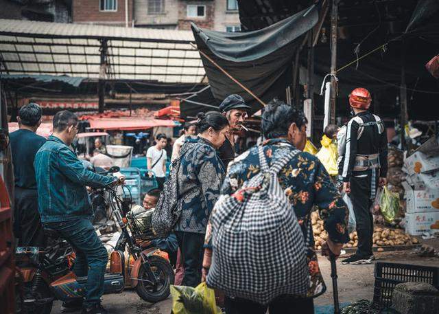 贵阳“马车队”农贸市场，这里是贵阳菜价最便宜的地方