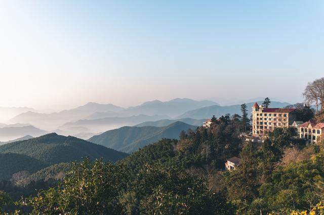 国内最美的18个避暑胜地，夏季均温20°C，有海岛有名山有草原