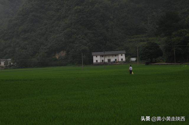 闯入秦岭云朵上的村落！地图上没有公路，抵达先要经过神秘大峡谷