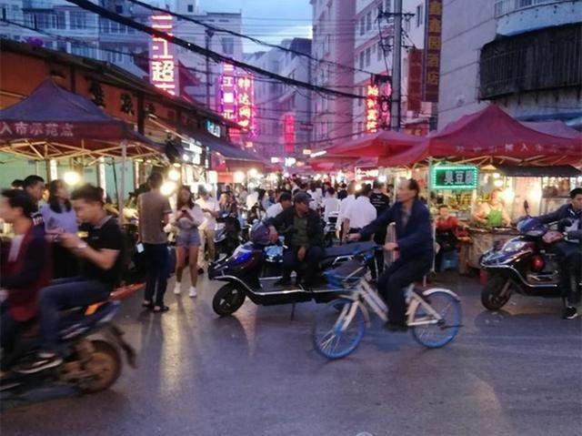 昆明最大的城中村：夜市里鱼龙混杂，被称“风情街”