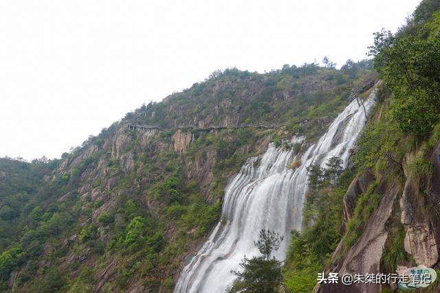 天台山大瀑布，中国最有影响力的瀑布群之一，自古以来就名闻天下