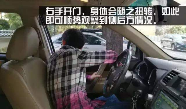 赶着去上培训班，杭州14岁男孩下车开门撞倒一辆带着小女孩的电动车……