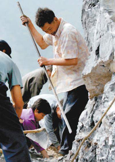 一钎一锤，凿通幸福路