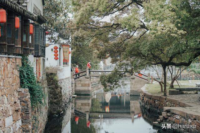 太湖边的宁静古村，千年古樟参天，传说中吴王夫差与西施的赏月地